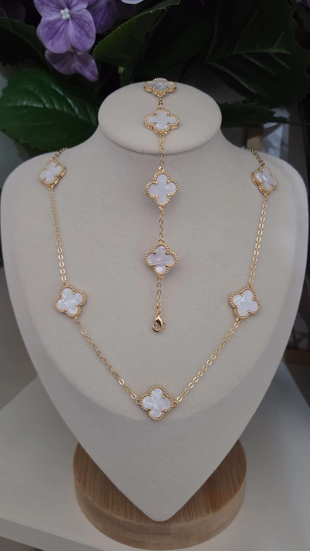 Five flowers clovers Black Onyx Clover Necklace – 14k Gold Plated