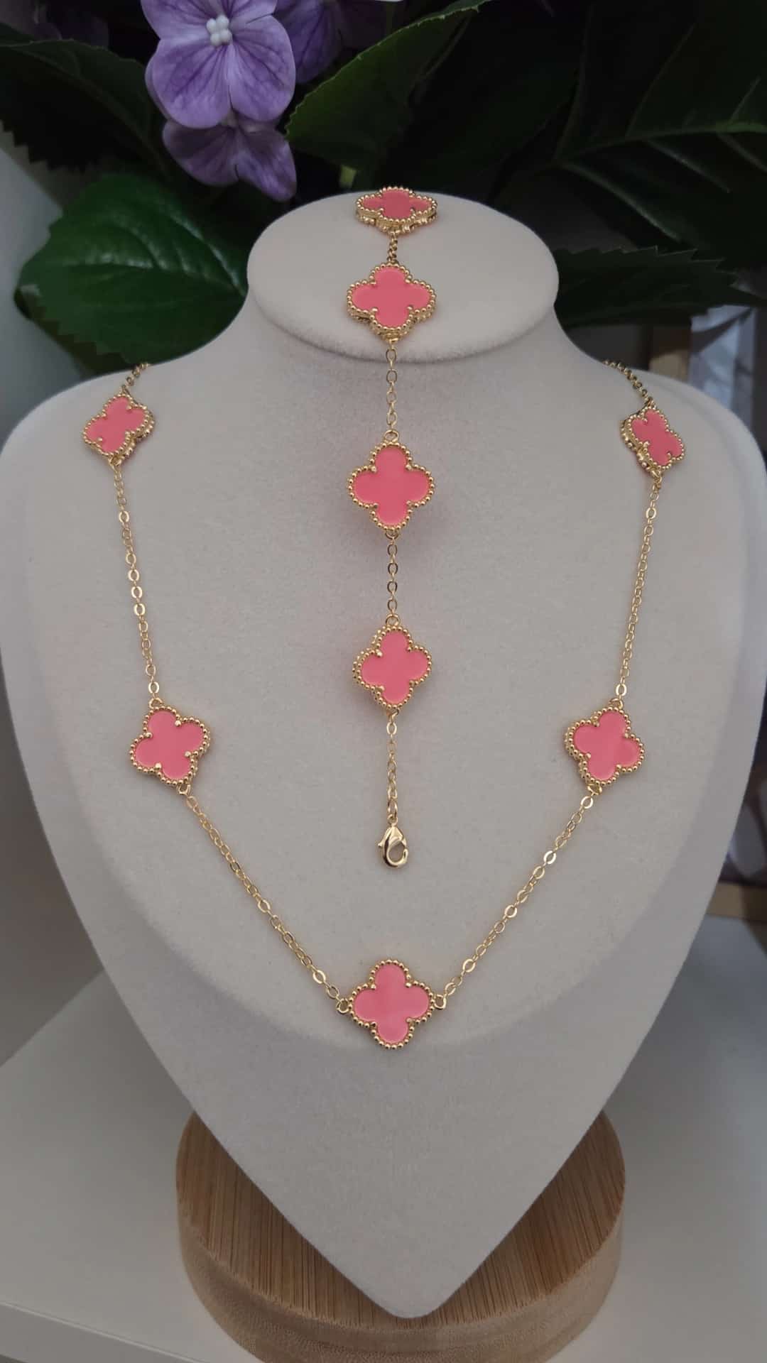 Five flowers clovers Black Onyx Clover Necklace – 14k Gold Plated