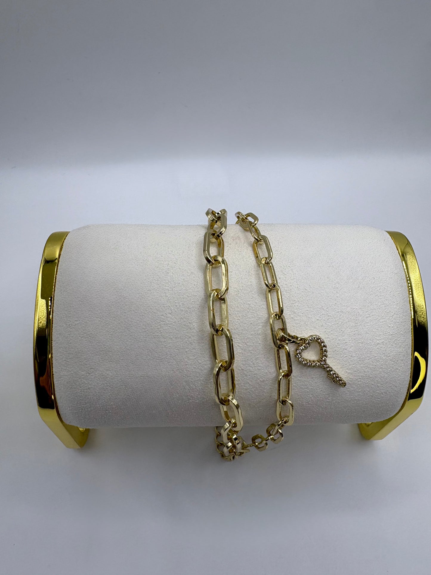 Chunky Gold Cuban Link Bracelet with Sparkling Pave Heart Charm – Bold Statement Jewelry