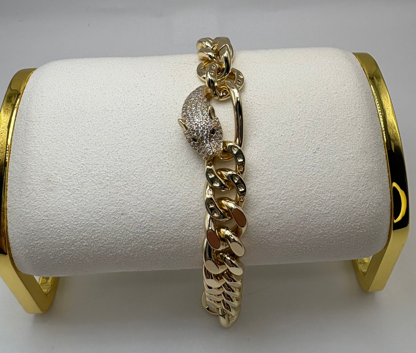 Chunky Gold Cuban Link Bracelet with Sparkling Pave Heart Charm – Bold Statement Jewelry