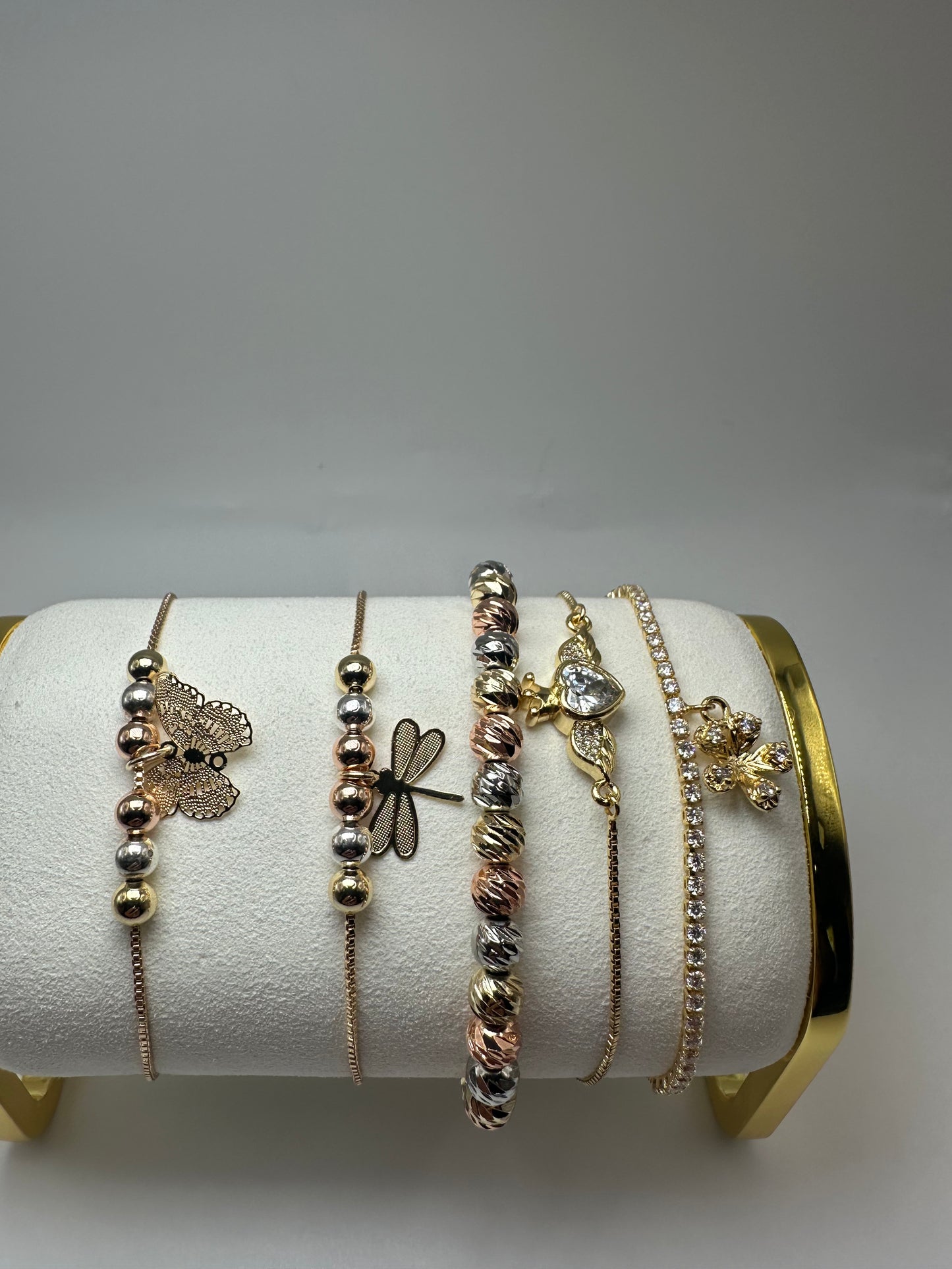 Elegant Gold Bracelet Collection